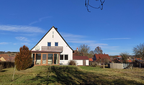 Gepflegtes EFH in ruhiger Ortsrandlage: Großes Grundstück in Dombühl (bezugsfrei ab Dezember)