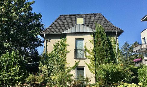 Semi-detached house in a quiet cul-de-sac in Frankfurt-Ginnheim – no agency fees.