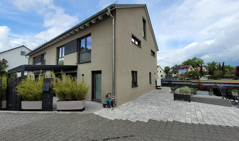 Hochwertige Doppelhaushälfte in zentraler Lage von Allersberg