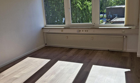 Office space, 20 m², modern, all-inclusive, located at Oststraße 122 B, with elevator access.