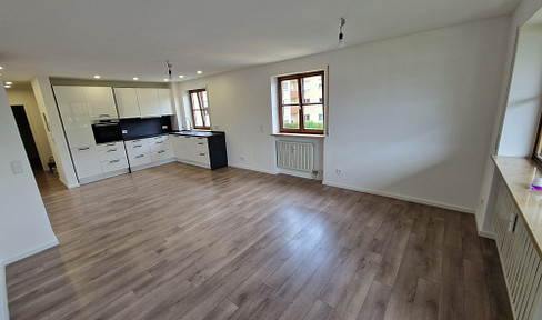 For sale: Renovated 2-room apartment in Freilassing, 1st floor, with balcony, large basement, and elevator.