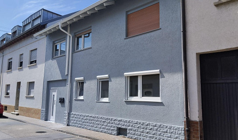 Stylish terraced house for those with individual tastes - modern and energy-efficient.