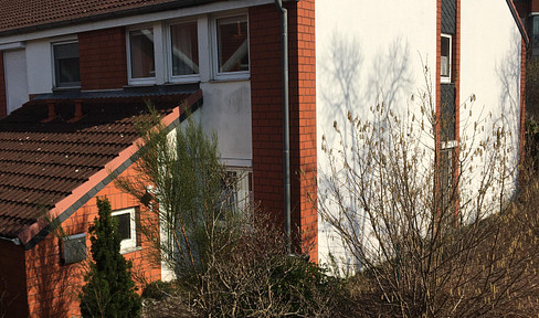 120 m² townhouse with a garage, built in 1991, located in Bremen-Kattenturm.