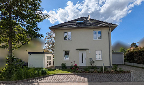 Detached house in a location close to both nature and the city.