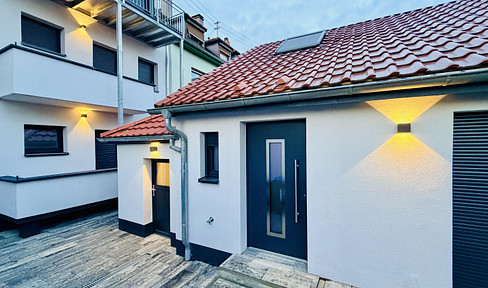 Top saniertes Mehrfamilienhaus mit vier komplett möblierten 2-Zimmer-Design-Apartments!