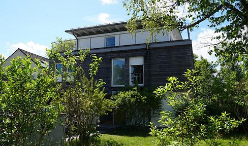 Helle und ruhige 3 Zimmer WG mit Balkon in kleiner Einheit