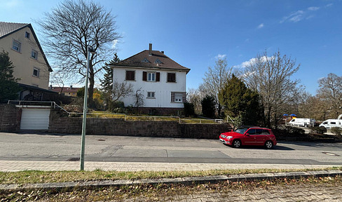 Freistehende Kaffeemühlenhaus Villa mit Naturgarten