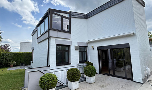 Architect-designed house in a prime location in Kronberg!