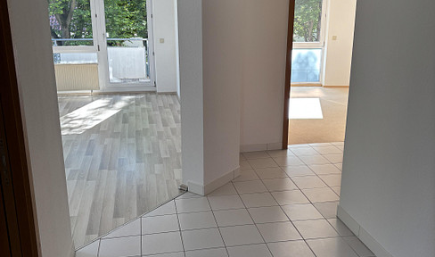 Bright 3-room apartment with a balcony and underground parking space in Weinstadt-Enderbach.