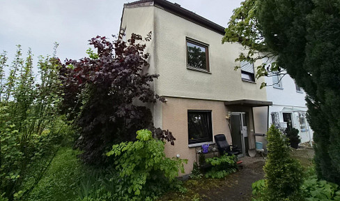 DHH mit großem Garten & zwei Garagen in Herrenberg-Haslach