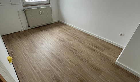 City Dachgeschosswohnung,2-Zimmer frisch renoviert,Garage, ab sofort