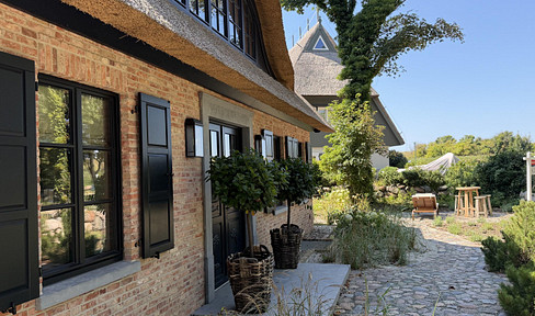 DREAM HOME in the first row in Ahrenshoop - Asking price negotiable.