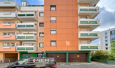2-room apartment needing renovation, with balcony and elevator, located in Fürth.