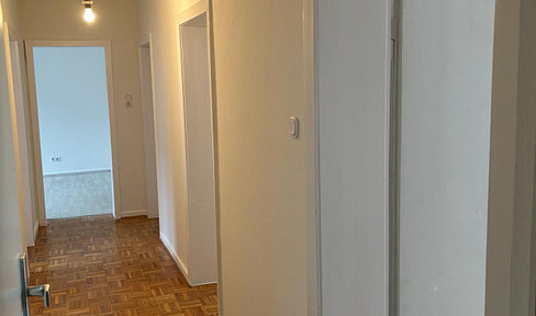 Well-designed 4-room apartment in a central location in Aachen-Brand.
