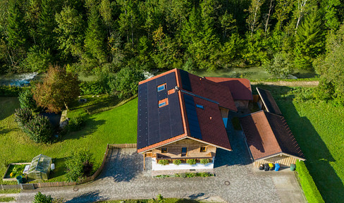 Wohnen im Grünen: Großes Haus mit Garten und zusätzlichem Baugrund (provisionsfrei)