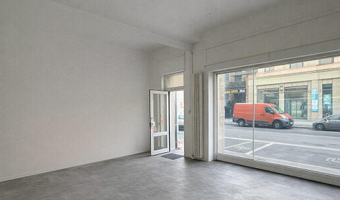 Commercial space available for rent, located opposite Markthalle 9, suitable for use as an office or retail store.