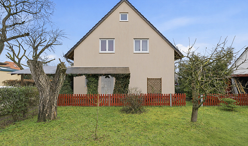NO COMMISSION - Well-maintained detached house in Berlin-Spandau.