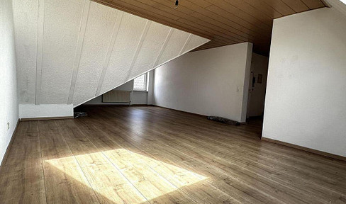 Cozy, bright 2-room apartment in the attic (2nd floor) with a parking space.