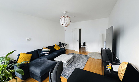 Bright, unfurnished 2-room apartment on the 4th floor in Berlin-Tiergarten.