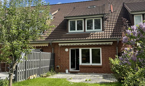 Terraced house with a large garden, located near the Baltic Sea.