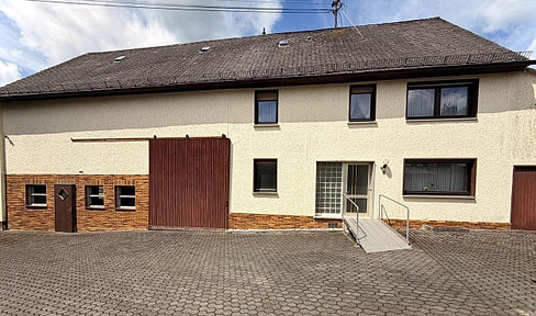 Charming farmhouse in a peaceful location – perfect for families and pets.