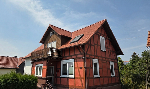 Completely renovated detached house near Marburg: Featuring a pool and a dreamlike garden of 908 square meters.