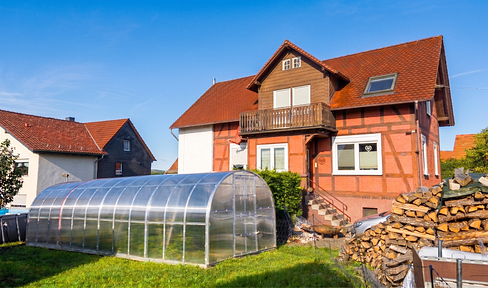 Completely renovated and ready to move in: 908 m² garden, swimming pool, located near Marburg.