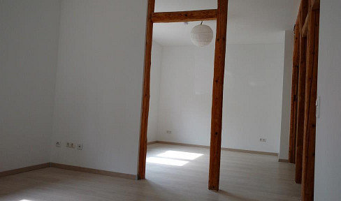 Kernsanierte 2,5 Zimmer Wohnung mit EBK, Garage und Wallbox