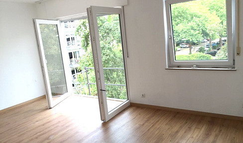 Apartment, 2nd floor, with elevator, just a few steps from the ICE (high-speed train) station.