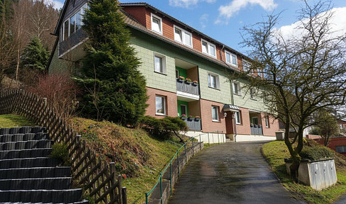 Quiet 4-room apartment with a balcony and garage – with a natural view.