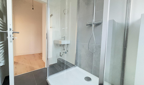 FEE-FREE: High-quality renovated 2-room apartment in a central location.