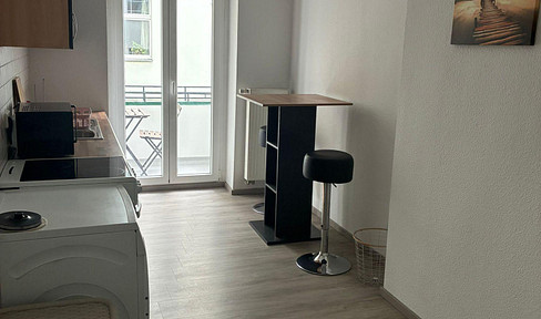 Frisch renovierte 2-Zimmer-Wohnung mit Balkon im Neuköllner-Kiez