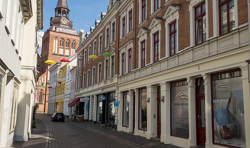 Top-renovated, modern 2-room apartment in the center of Güstrow | furnished | Equipped with a fitted kitchen.