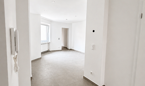 Newly renovated 3-room apartment in Cologne.