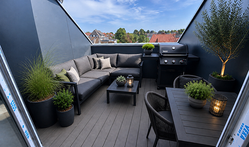 Brand new 2.5-room apartment, KfW55 standard, with walk-in closet, balcony, underfloor heating, fitted kitchen, and charging station for electric vehicles.