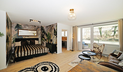 Apartment with balcony and fitted kitchen - completely renovated and furnished.