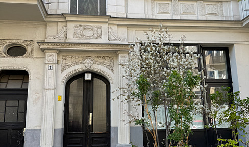 Großzügige 5-Zimmer-Altbauwohnung mit Balkon – frisch aufbereitet, provisionsfrei