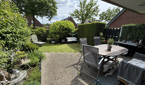 High-quality renovated 3-room apartment with a south-facing terrace and garden in Lank-Latum.