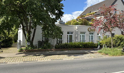 Attractive office space, medical practice, or commercial premises with significant potential.