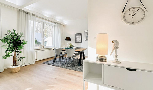 Niendorf: Spacious detached house with parking space and garden.