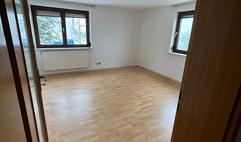 Spacious 2-room apartment, ground floor - quiet location.