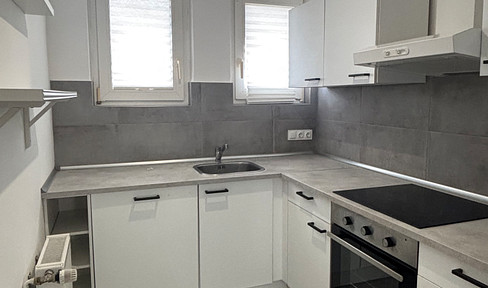 Modernized 3-room apartment with balcony and fitted kitchen, located in a central area of Mönchengladbach.