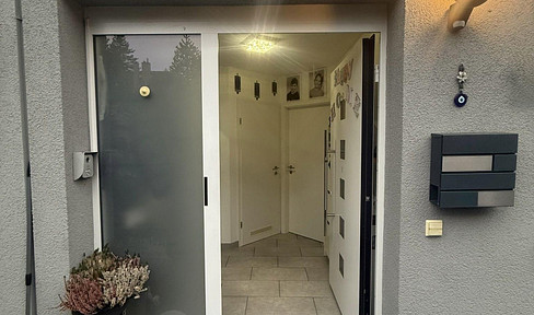 Modern KfW 70 terraced house in Halstenbek.