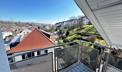 Sunny south-facing terrace - New bathroom and fitted kitchen - Just 5 minutes from the exhibition center/airport/university.