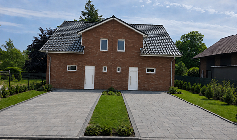 Moderne Neubau-Doppelhaushälfte mit PV, Smart Home & Wärmepumpe – Erstbezug in Oldendorf