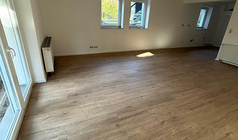 NO COMMISSION FOR BUYERS. First occupancy after renovation, with a garden and 6 parking spaces.