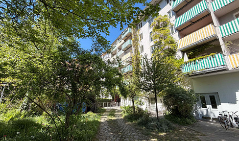 Bright 2-room apartment in a well-maintained apartment building.