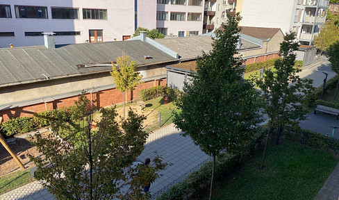 One-room apartment with a living area of 32.86 square meters, located on the first floor.