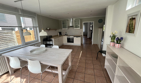 Furnished and peaceful retreat near the park (available at a fixed price).