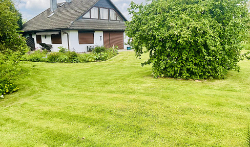 House for sale in Jork, with a large, idyllic garden, privately owned.